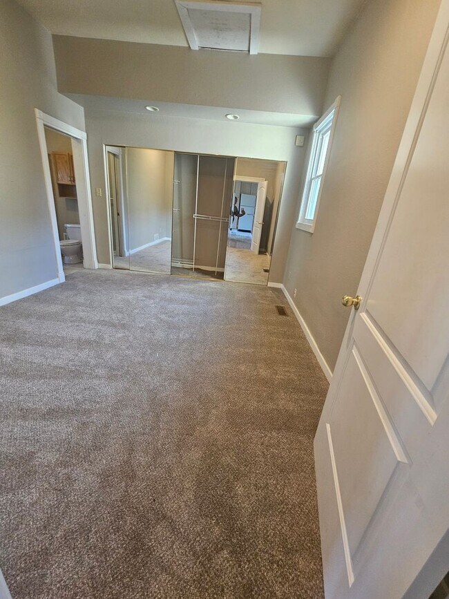 Foto del edificio - 2 Bedroom Single Family + Bonus room
