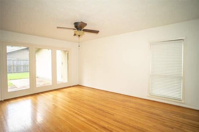 Foto del edificio - 4522 Briarbend Dr