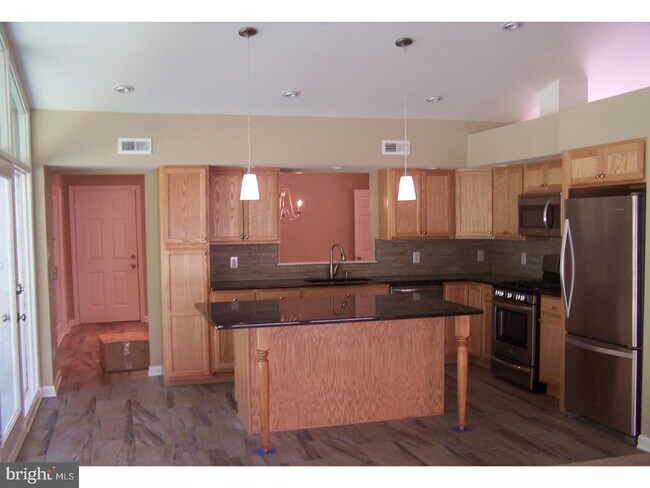 Building Photo - 326 Cherry Hill Blvd