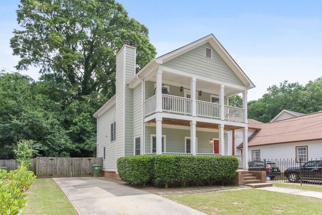 Building Photo - Spacious Grant Park Home