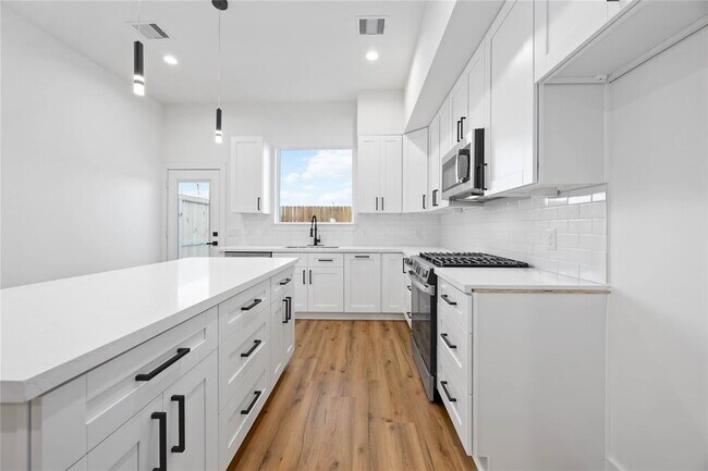 Foto del edificio - 7719 Orebo St