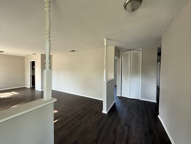 Foto del edificio - 4-Bedroom Home in Live Oak Village