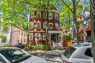 Building Photo - 40 Perry St