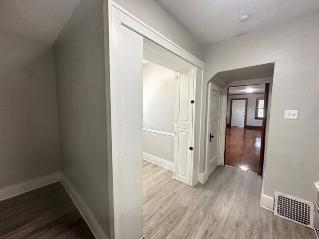 Foto del edificio - 2409-2411 N Main St.