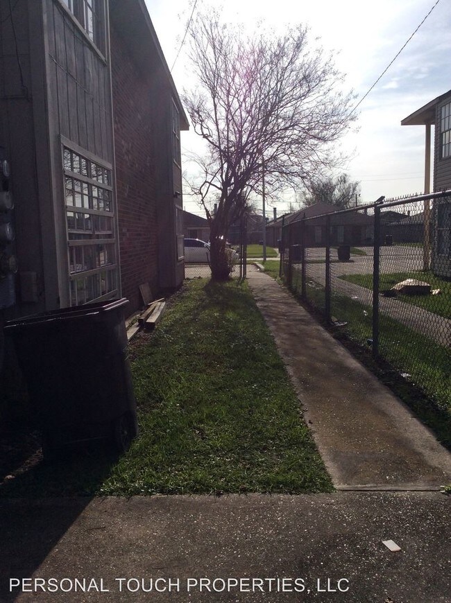 Building Photo - 8239 Skysail Ave