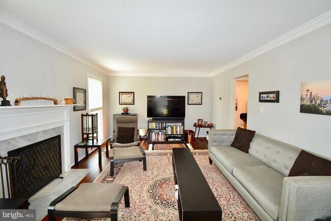 Foto del edificio - 6153 Summer Park Ln