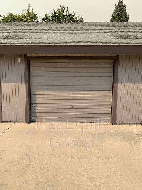 Building Photo - 2025 South Pinkham Rd