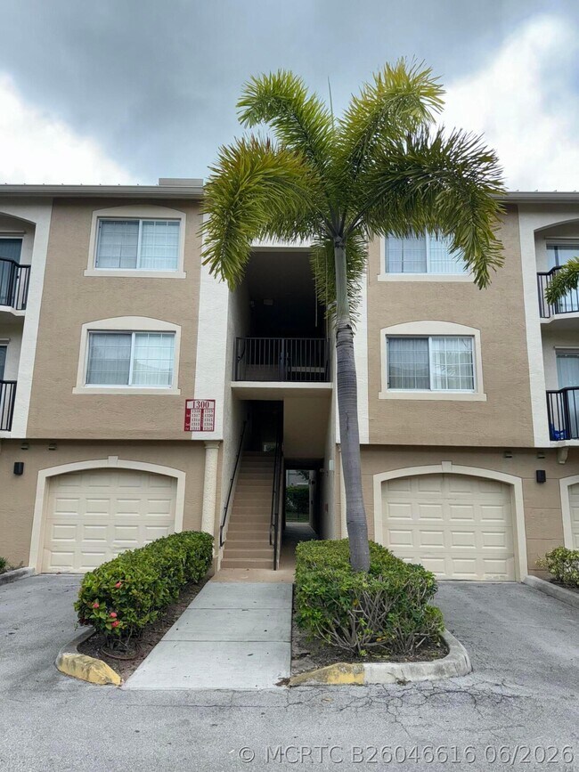 Building Photo - 1300 Crestwood Ct S
