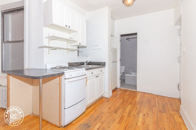 Foto del edificio - 656 Metropolitan Ave