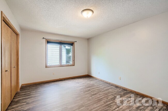 Foto del edificio - 5077 Credit River Dr