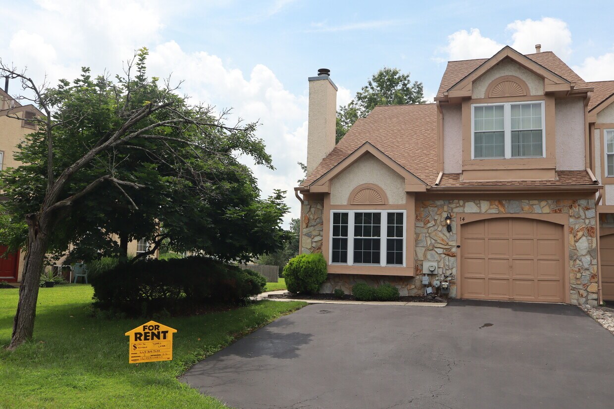 Foto principal - 14 Redwood Ln