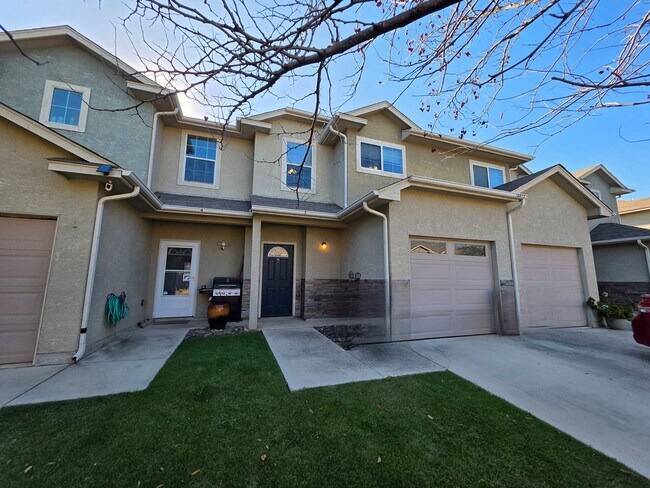 Building Photo - Town home for rent