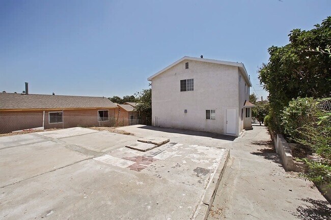 Building Photo - 357 Cornwell St
