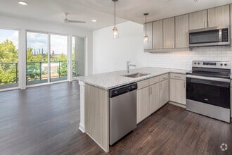 Interior Photo - Lakeview Green