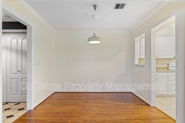 Building Photo - 5025 Hillsboro Pike