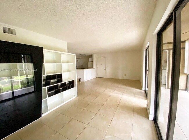 Foto del edificio - 9898 S Belfort Cir