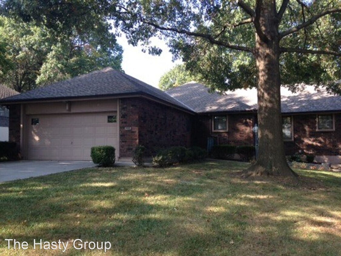 Foto principal - 3 br, 2 bath House - 11410 Oak