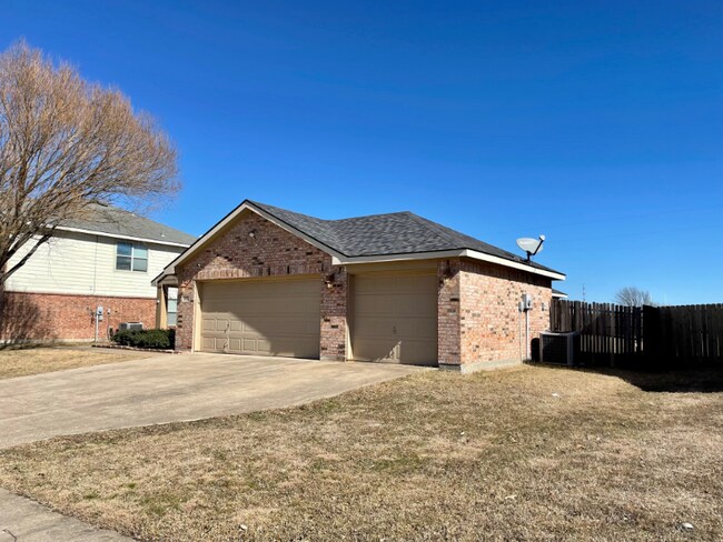 Building Photo - 102 Branding Iron Dr