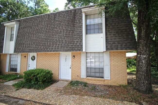 Foto del edificio - Charming & Convenient 3-Bedroom Townhome in Northeast Pensacola – Prime Location & Great Amenities!
