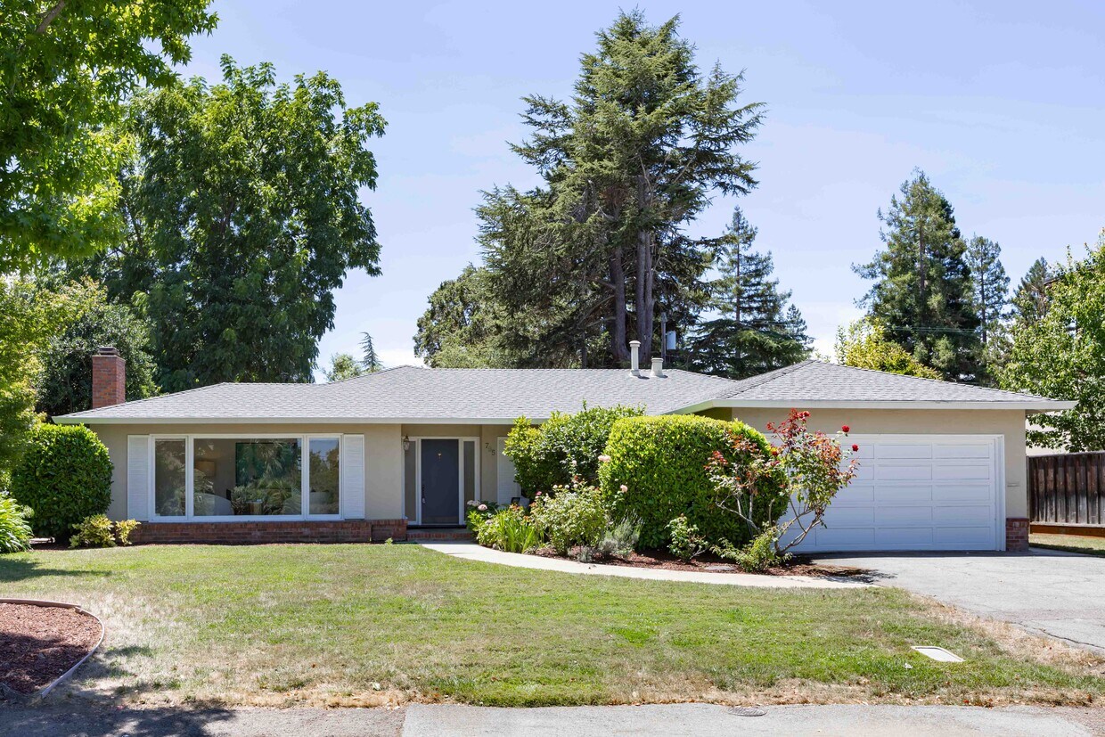 Primary Photo - 795 San Mateo Dr