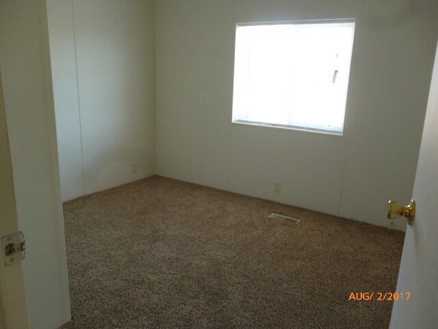 Foto del edificio - 355 E Larson Ln