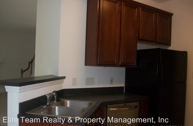 Building Photo - 4 br, 2.5 bath House - Westbury Glen Ct 12217
