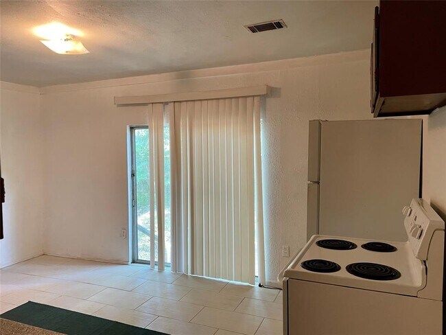 Building Photo - 23847 Charterwood Dr