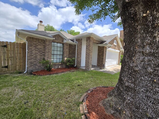 Foto del edificio - 2034 Village Park Dr