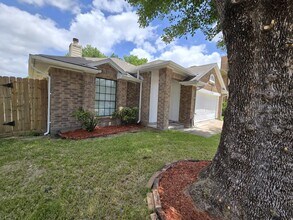 Building Photo - 2034 Village Park Dr
