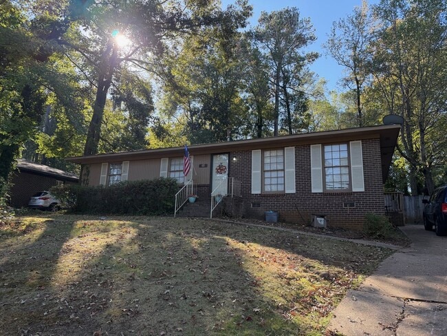 Photo - 113 S Cedarbrook Dr House