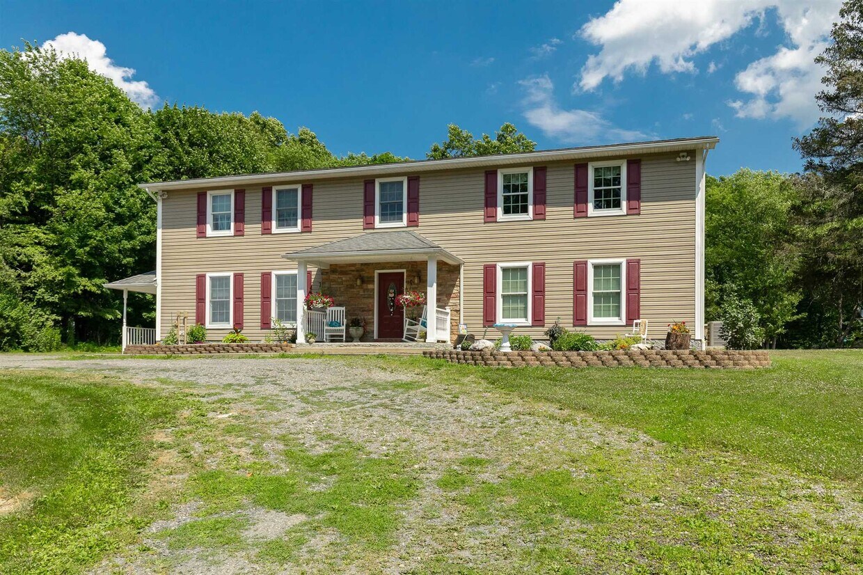 173 Hillside Lake Rd, Wappingers Falls, NY 12590