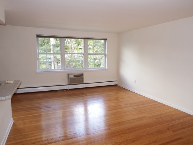 Building Photo - 1334 Montgomery Ave