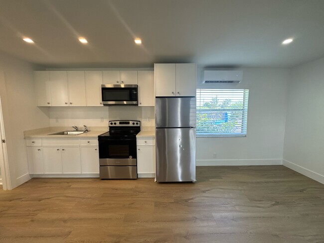 Building Photo - La Siesta Apartments I LLC