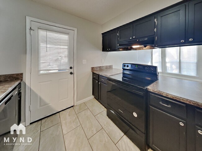 Foto del edificio - 3422 Laurelwood Dr