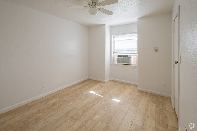 1 habitación, 1 baño - 700 pies cuadrados - Dormitorio - The Apartments at Melrose Place