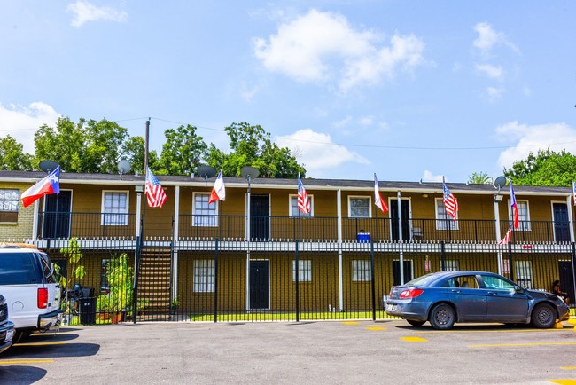 Building Photo - Belarbor Apartments