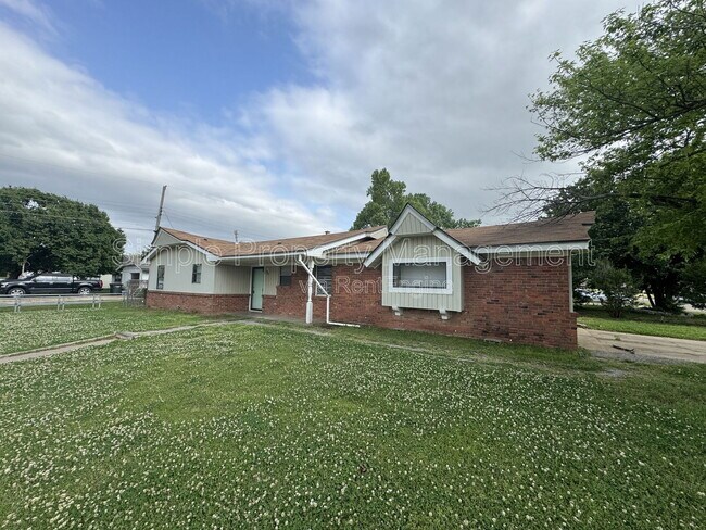 Foto del edificio - 1400 Brookdale Dr