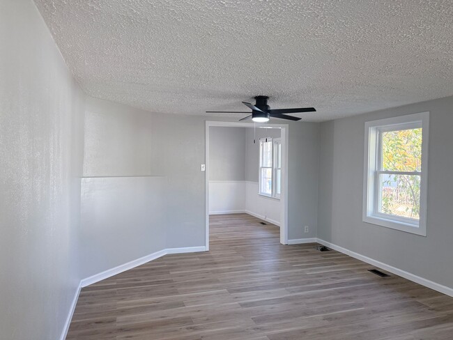 Building Photo - Newly Remolded 2 Bedroom Home on the South...