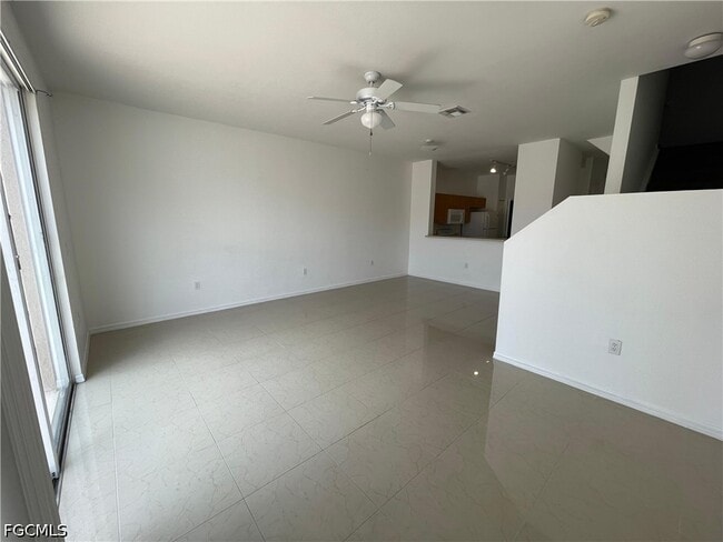 Building Photo - 3637 Pine Oak Cir