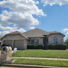 Building Photo - 312 Glen Meadow Dr