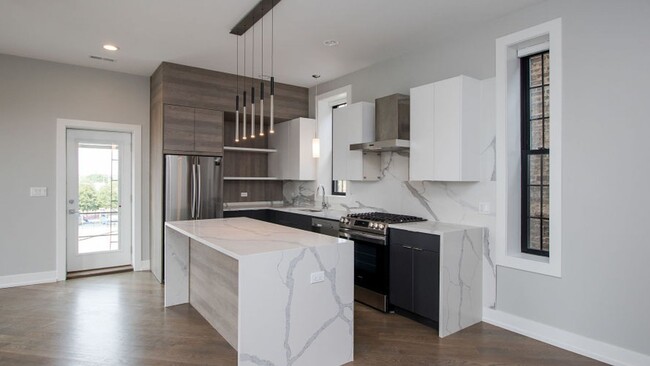 Foto del edificio - Duplex-Up Luxury 2 Bed / 2.5 Bath in Noble...