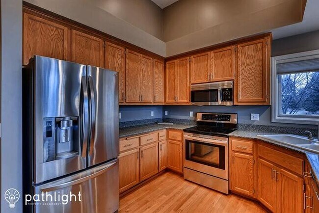 Foto del edificio - 8009 Hemlock Circle, Eden Prairie, MN, 55347