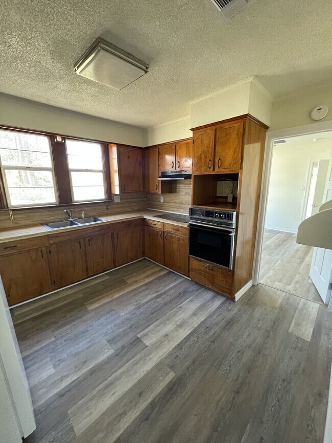 Foto del edificio - 3 bedroom, 1 bath home.