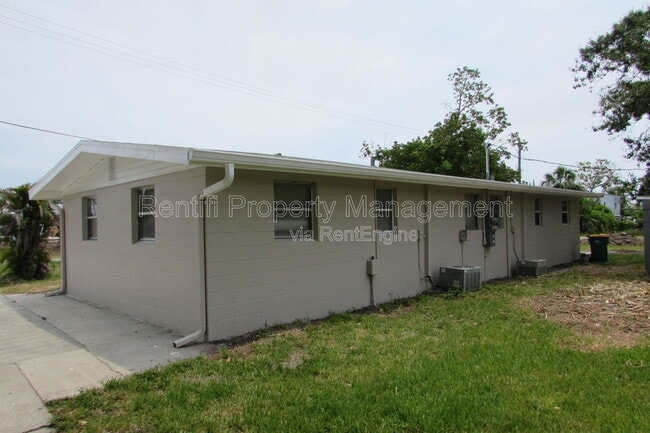 Foto del edificio - 23023 Gulf Coast Ave