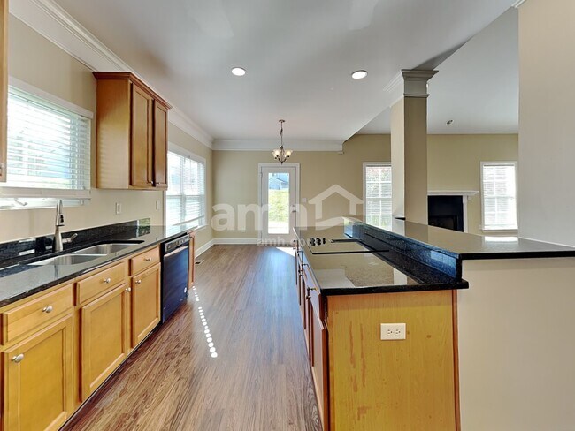 Foto del edificio - 116 Lake Point Ct