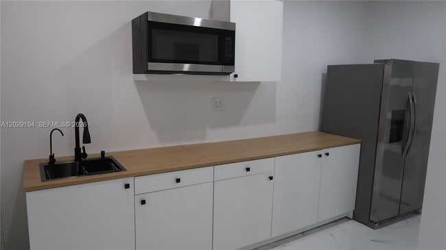Foto del edificio - 8220 NW 199th St