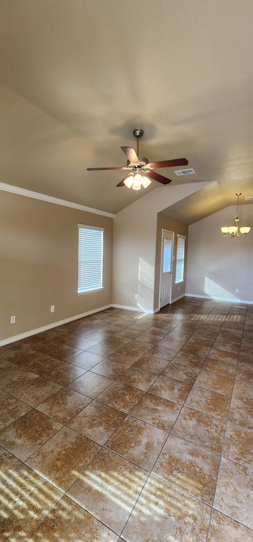 Foto del edificio - Beautiful 3 Bed, 2 Bath Duplex in Clear Creek Area - Viewable Now