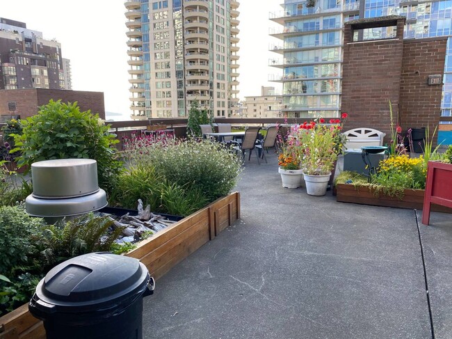 Photo du bâtiment - 950 Drake St