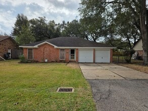 Building Photo - 2121 Redwood St