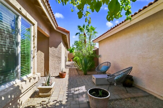 Building Photo - 8828 E Riviera Dr